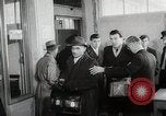 Standbild Flüchtling Registration Center Berlin Deutschland, 1954, aus Sekunde 15 historischem Filmmaterial Videoclip 65675067984