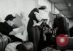 Standbild Flüchtling Registration Center Berlin Deutschland, 1954, aus Sekunde 18 historischem Filmmaterial Videoclip 65675067984