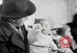 Standbild Flüchtling Registration Center Berlin Deutschland, 1954, aus Sekunde 22 historischem Filmmaterial Videoclip 65675067984