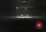 Standbild goldene Handschuhe Inter-City New York United States USA, 1954, aus Sekunde 7 historischem Filmmaterial Videoclip 65675067986