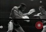 Standbild goldene Handschuhe Inter-City New York United States USA, 1954, aus Sekunde 15 historischem Filmmaterial Videoclip 65675067986