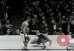 Standbild goldene Handschuhe Inter-City New York United States USA, 1954, aus Sekunde 27 historischem Filmmaterial Videoclip 65675067986