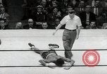 Standbild goldene Handschuhe Inter-City New York United States USA, 1954, aus Sekunde 30 historischem Filmmaterial Videoclip 65675067986