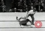 Standbild goldene Handschuhe Inter-City New York United States USA, 1954, aus Sekunde 31 historischem Filmmaterial Videoclip 65675067986