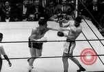 Standbild goldene Handschuhe Inter-City New York United States USA, 1954, aus Sekunde 45 historischem Filmmaterial Videoclip 65675067986