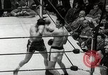 Standbild goldene Handschuhe Inter-City New York United States USA, 1954, aus Sekunde 53 historischem Filmmaterial Videoclip 65675067986