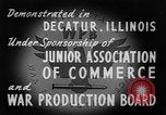 Standbild Jalopies Parade Decatur Illinois USA, 1943, aus Sekunde 20 historischem Filmmaterial Videoclip 65675067989