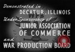 Standbild Jalopies Parade Decatur Illinois USA, 1943, aus Sekunde 22 historischem Filmmaterial Videoclip 65675067989