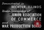 Standbild Jalopies Parade Decatur Illinois USA, 1943, aus Sekunde 24 historischem Filmmaterial Videoclip 65675067989