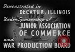 Standbild Jalopies Parade Decatur Illinois USA, 1943, aus Sekunde 25 historischem Filmmaterial Videoclip 65675067989