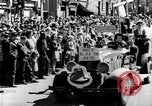 Standbild Schrott Jalopy Parade in Zweiten Weltkrieg Decatur Illinois USA, 1943, aus Sekunde 3 historischem Filmmaterial Videoclip 65675067990