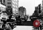 Standbild Schrott Jalopy Parade in Zweiten Weltkrieg Decatur Illinois USA, 1943, aus Sekunde 14 historischem Filmmaterial Videoclip 65675067990