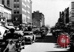 Standbild Schrott Jalopy Parade in Zweiten Weltkrieg Decatur Illinois USA, 1943, aus Sekunde 18 historischem Filmmaterial Videoclip 65675067990