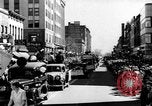 Standbild Schrott Jalopy Parade in Zweiten Weltkrieg Decatur Illinois USA, 1943, aus Sekunde 19 historischem Filmmaterial Videoclip 65675067990