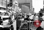 Standbild Schrott Jalopy Parade in Zweiten Weltkrieg Decatur Illinois USA, 1943, aus Sekunde 61 historischem Filmmaterial Videoclip 65675067990