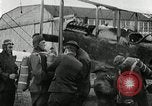 Immagine di Acrobazie di aria Rantoul Illinois USA, 1921, secondo 38 filmato di repertorio 65675068000