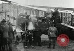 Immagine di Acrobazie di aria Rantoul Illinois USA, 1921, secondo 46 filmato di repertorio 65675068000