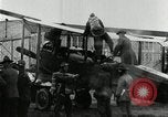 Immagine di Acrobazie di aria Rantoul Illinois USA, 1921, secondo 51 filmato di repertorio 65675068000