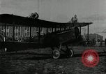 Immagine di Acrobazie di aria Rantoul Illinois USA, 1921, secondo 56 filmato di repertorio 65675068000