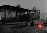 Immagine di Acrobazie di aria Rantoul Illinois USA, 1921, secondo 57 filmato di repertorio 65675068000