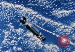 Immagine di Gli astronauti pratica extra vehicular tecniche in NASA Progetto Gemini United States USA, 1966, secondo 45 filmato di repertorio 65675068014