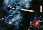 Immagine di Gli astronauti pratica extra vehicular tecniche in NASA Progetto Gemini United States USA, 1966, secondo 53 filmato di repertorio 65675068014