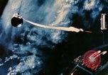 Immagine di Gli astronauti pratica extra vehicular tecniche in NASA Progetto Gemini United States USA, 1966, secondo 54 filmato di repertorio 65675068014