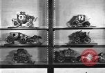 Standbild Replik von Kutschen New York United States USA, 1930, aus Sekunde 49 historischem Filmmaterial Videoclip 65675068043