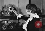Standbild Replik von Kutschen New York United States USA, 1930, aus Sekunde 55 historischem Filmmaterial Videoclip 65675068043