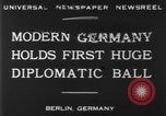 Standbild ball Tanz Berlin Deutschland, 1930, aus Sekunde 6 historischem Filmmaterial Videoclip 65675068044
