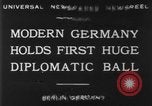 Standbild ball Tanz Berlin Deutschland, 1930, aus Sekunde 7 historischem Filmmaterial Videoclip 65675068044