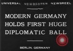 Standbild ball Tanz Berlin Deutschland, 1930, aus Sekunde 8 historischem Filmmaterial Videoclip 65675068044