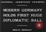 Standbild ball Tanz Berlin Deutschland, 1930, aus Sekunde 10 historischem Filmmaterial Videoclip 65675068044