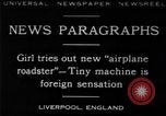 Image femme mouches Comper Swift monoplan Liverpool en Angleterre, 1930, de la seconde 1 séquences d'archives historiques vidéo 65675068046
