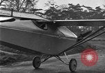 Image femme mouches Comper Swift monoplan Liverpool en Angleterre, 1930, de la seconde 25 séquences d'archives historiques vidéo 65675068046