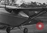 Image femme mouches Comper Swift monoplan Liverpool en Angleterre, 1930, de la seconde 26 séquences d'archives historiques vidéo 65675068046