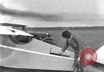 Image femme mouches Comper Swift monoplan Liverpool en Angleterre, 1930, de la seconde 35 séquences d'archives historiques vidéo 65675068046