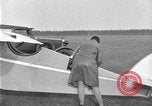 Image femme mouches Comper Swift monoplan Liverpool en Angleterre, 1930, de la seconde 39 séquences d'archives historiques vidéo 65675068046