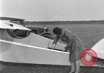 Image femme mouches Comper Swift monoplan Liverpool en Angleterre, 1930, de la seconde 41 séquences d'archives historiques vidéo 65675068046