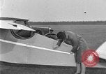 Image femme mouches Comper Swift monoplan Liverpool en Angleterre, 1930, de la seconde 42 séquences d'archives historiques vidéo 65675068046