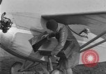 Image femme mouches Comper Swift monoplan Liverpool en Angleterre, 1930, de la seconde 46 séquences d'archives historiques vidéo 65675068046