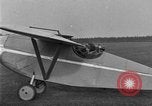 Image femme mouches Comper Swift monoplan Liverpool en Angleterre, 1930, de la seconde 55 séquences d'archives historiques vidéo 65675068046