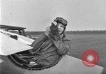 Image femme mouches Comper Swift monoplan Liverpool en Angleterre, 1930, de la seconde 59 séquences d'archives historiques vidéo 65675068046