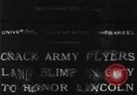 Immagine di Esercito di terra di aviatori blimp presso il Lincoln Memorial Washington DC USA, 1930, secondo 8 filmato di repertorio 65675068048