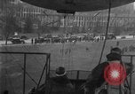 Immagine di Esercito di terra di aviatori blimp presso il Lincoln Memorial Washington DC USA, 1930, secondo 48 filmato di repertorio 65675068048