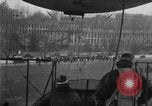 Immagine di Esercito di terra di aviatori blimp presso il Lincoln Memorial Washington DC USA, 1930, secondo 49 filmato di repertorio 65675068048