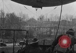 Immagine di Esercito di terra di aviatori blimp presso il Lincoln Memorial Washington DC USA, 1930, secondo 55 filmato di repertorio 65675068048