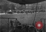 Immagine di Esercito di terra di aviatori blimp presso il Lincoln Memorial Washington DC USA, 1930, secondo 60 filmato di repertorio 65675068048