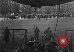Immagine di Esercito di terra di aviatori blimp presso il Lincoln Memorial Washington DC USA, 1930, secondo 61 filmato di repertorio 65675068048