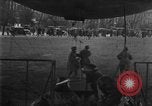 Immagine di Esercito di terra di aviatori blimp presso il Lincoln Memorial Washington DC USA, 1930, secondo 62 filmato di repertorio 65675068048